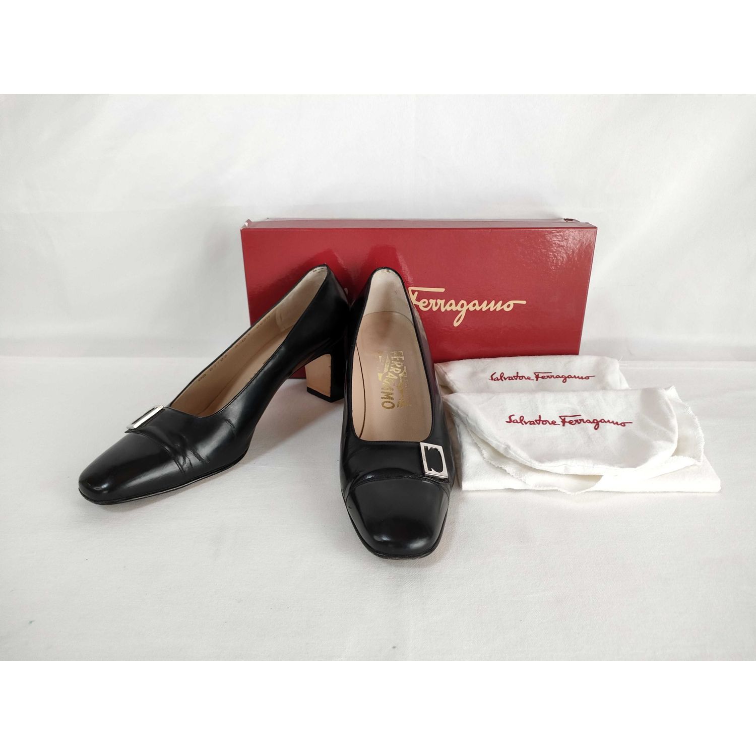 良品 綺麗 Salvatore Ferragamo 総柄 サテン パンプス 良品 綺麗 Salvatore Ferragamo 総柄 サテン パンプス